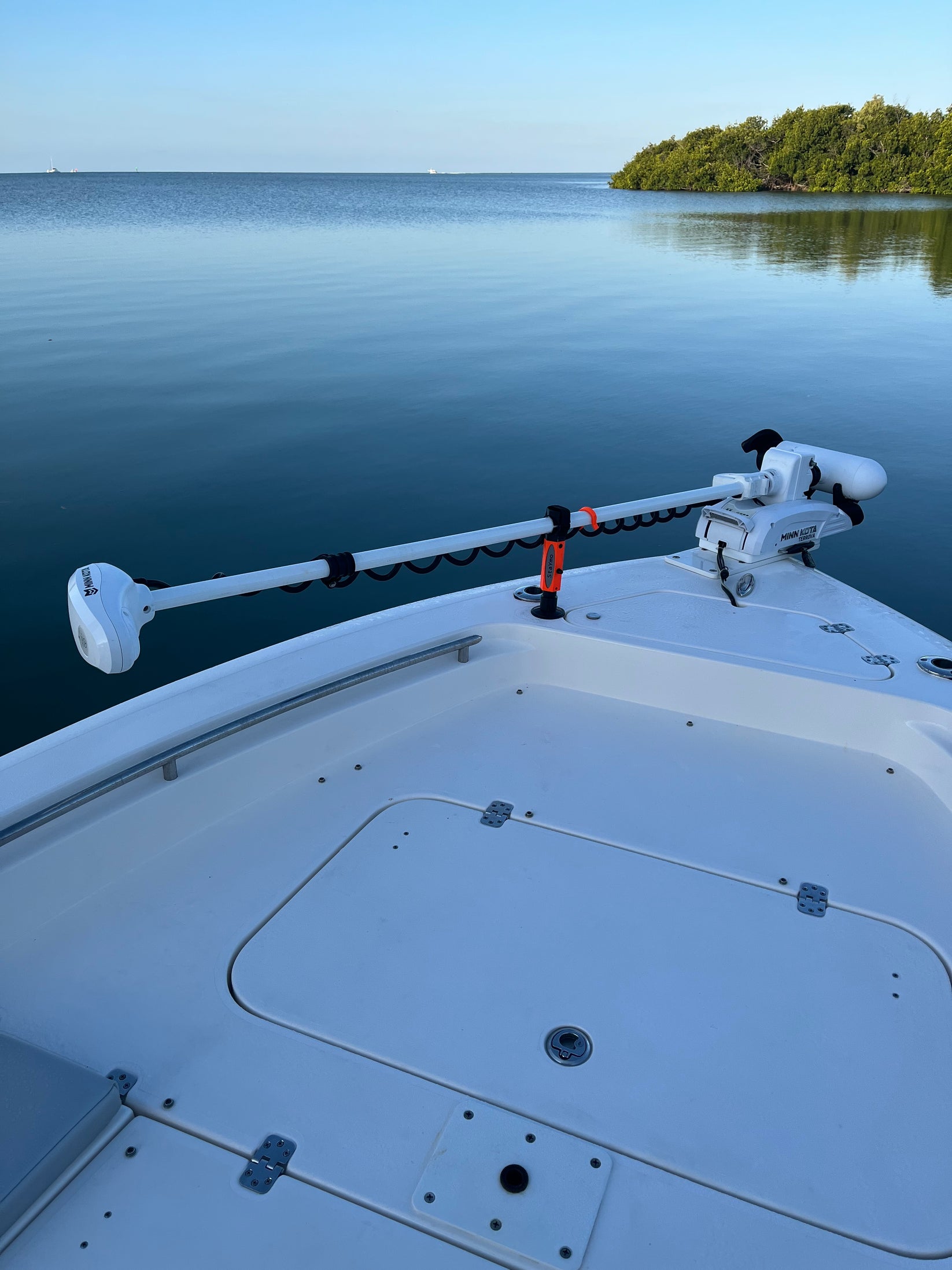 StaYmo trolling motor stabilizer/shock absorber deck mount series